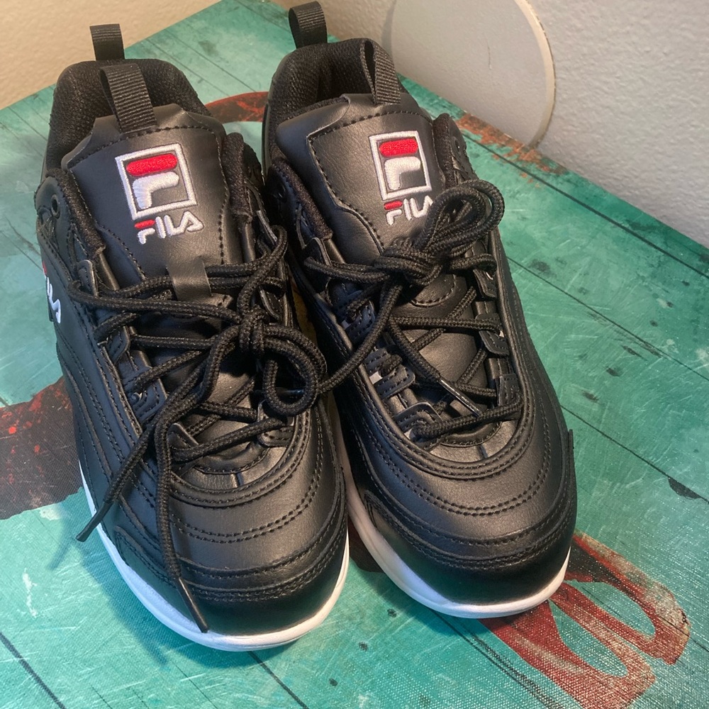 NEW Women's Fila Disarray Athletic Training shoe Black and White Pick Size 7